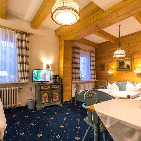 Hotel Garni Almenrausch Und Edelweiss การ์มิช-พาร์เทนเคียร์เชน ภายนอก รูปภาพ