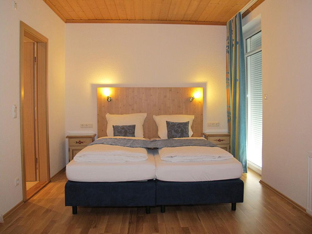 Hotel Garni Almenrausch Und Edelweiss การ์มิช-พาร์เทนเคียร์เชน ภายนอก รูปภาพ