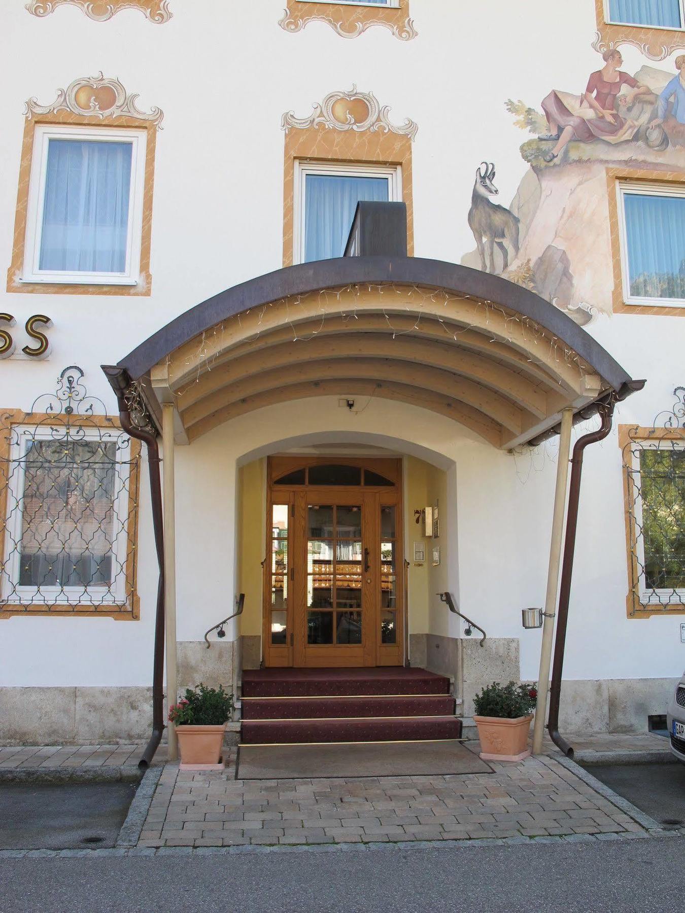 Hotel Garni Almenrausch Und Edelweiss การ์มิช-พาร์เทนเคียร์เชน ภายนอก รูปภาพ