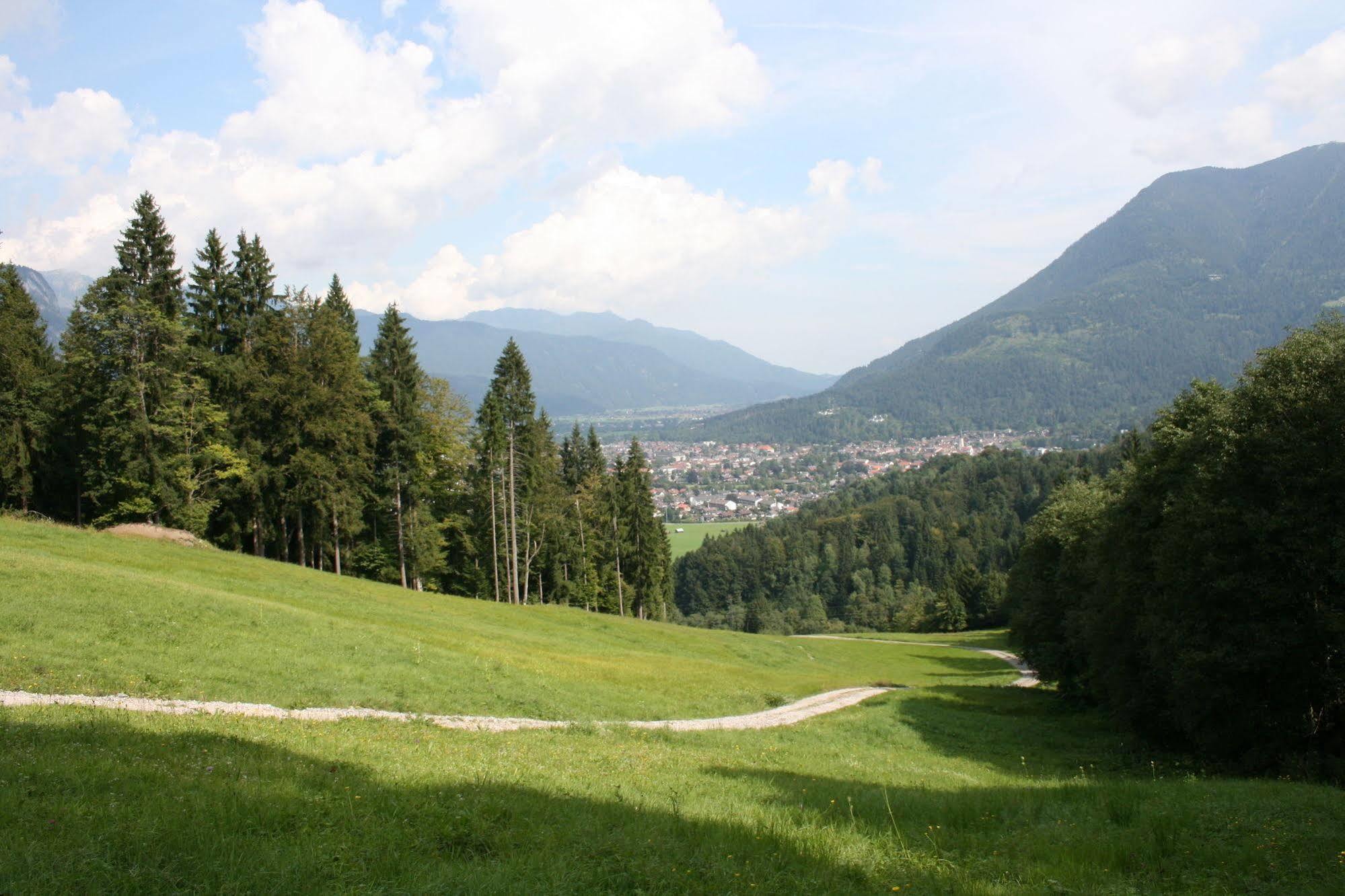 Hotel Garni Almenrausch Und Edelweiss การ์มิช-พาร์เทนเคียร์เชน ภายนอก รูปภาพ