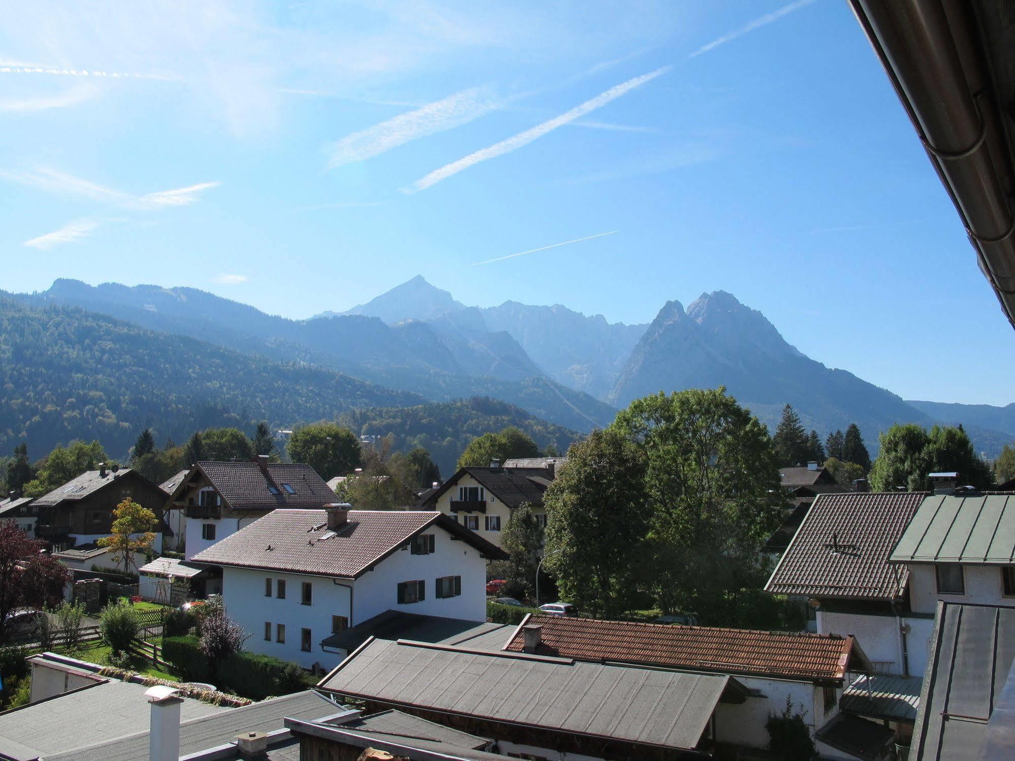 Hotel Garni Almenrausch Und Edelweiss การ์มิช-พาร์เทนเคียร์เชน ภายนอก รูปภาพ