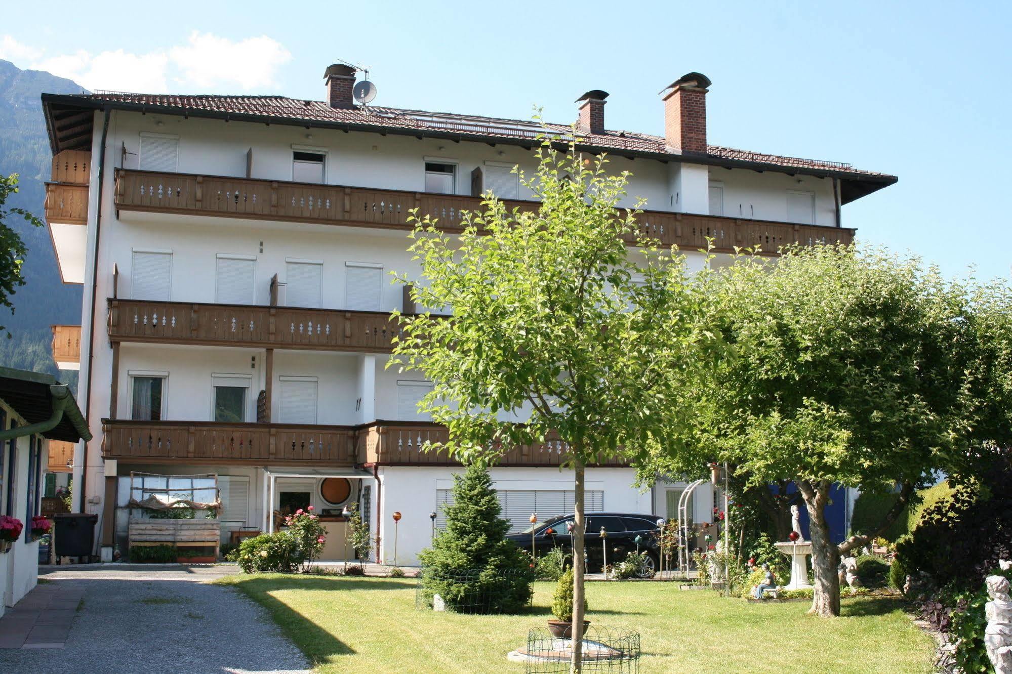 Hotel Garni Almenrausch Und Edelweiss การ์มิช-พาร์เทนเคียร์เชน ภายนอก รูปภาพ