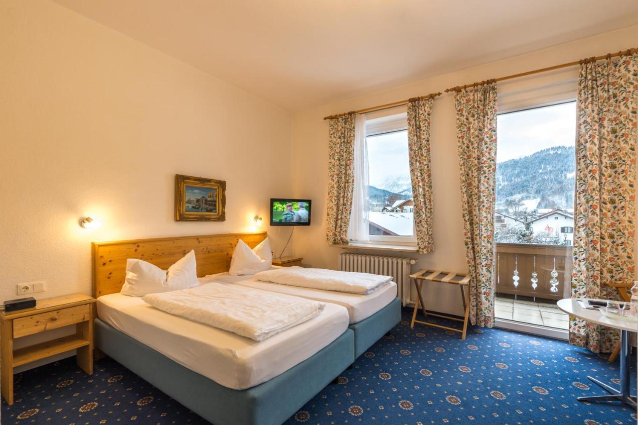Hotel Garni Almenrausch Und Edelweiss การ์มิช-พาร์เทนเคียร์เชน ภายนอก รูปภาพ