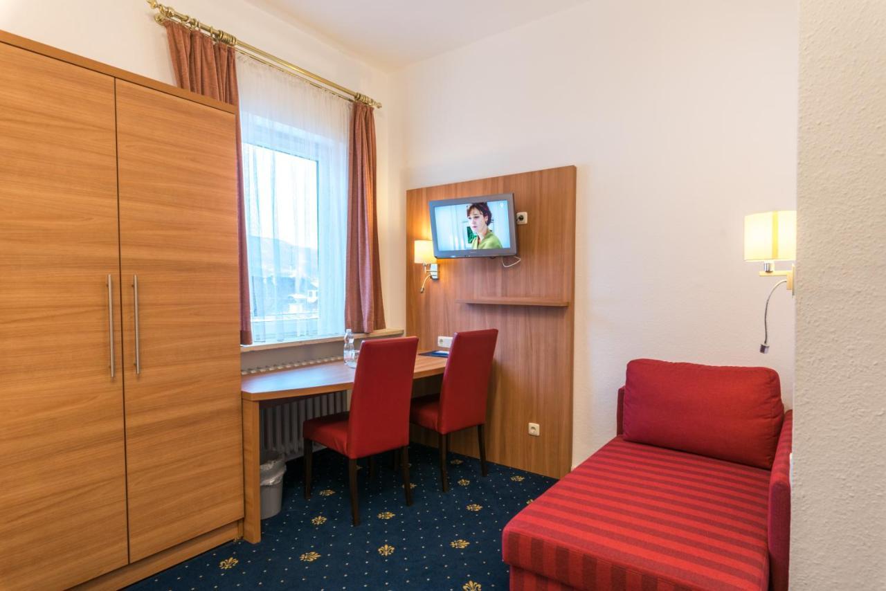 Hotel Garni Almenrausch Und Edelweiss การ์มิช-พาร์เทนเคียร์เชน ภายนอก รูปภาพ
