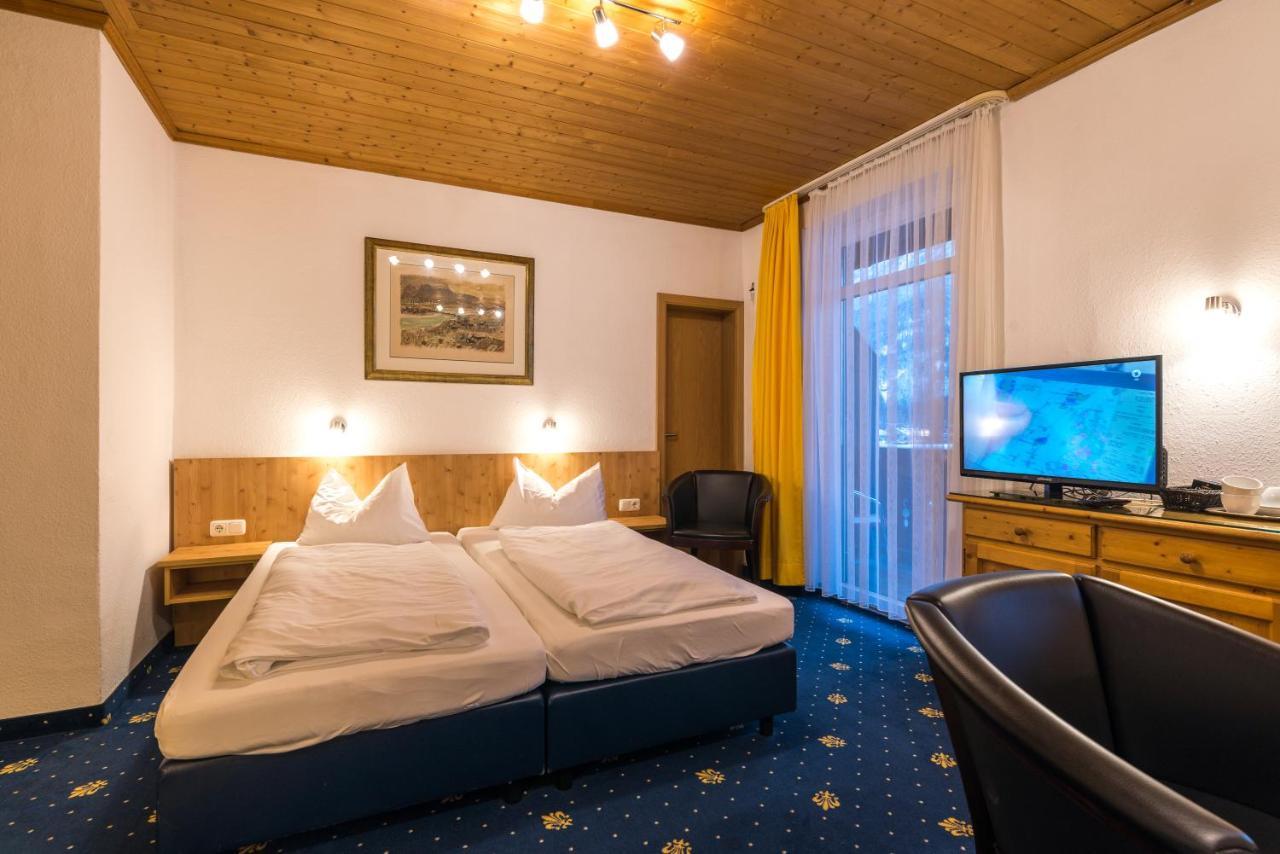 Hotel Garni Almenrausch Und Edelweiss การ์มิช-พาร์เทนเคียร์เชน ภายนอก รูปภาพ