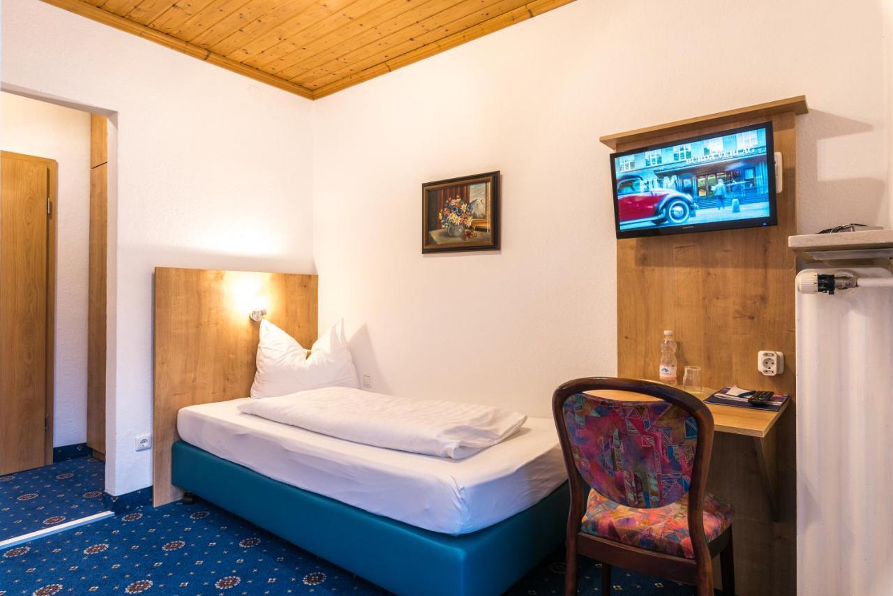 Hotel Garni Almenrausch Und Edelweiss การ์มิช-พาร์เทนเคียร์เชน ภายนอก รูปภาพ