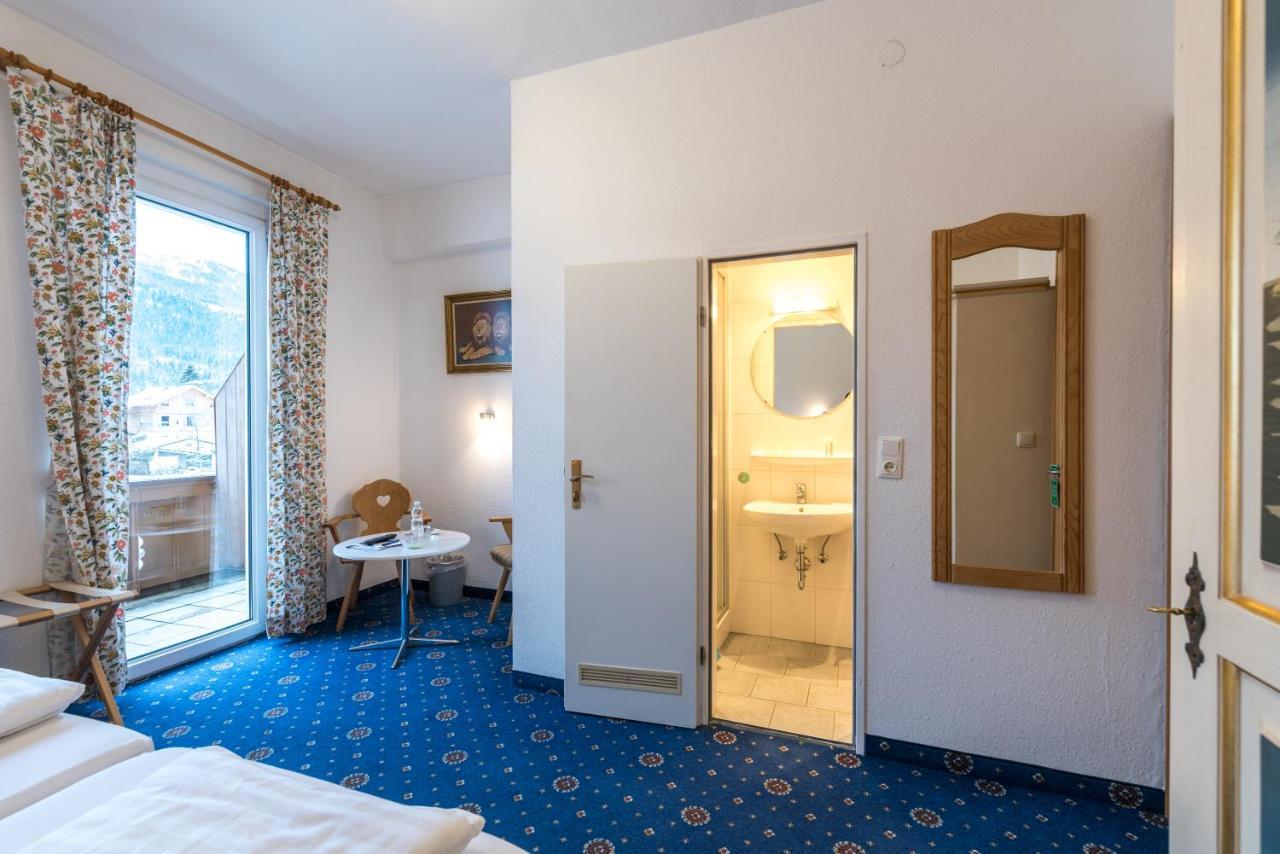 Hotel Garni Almenrausch Und Edelweiss การ์มิช-พาร์เทนเคียร์เชน ภายนอก รูปภาพ