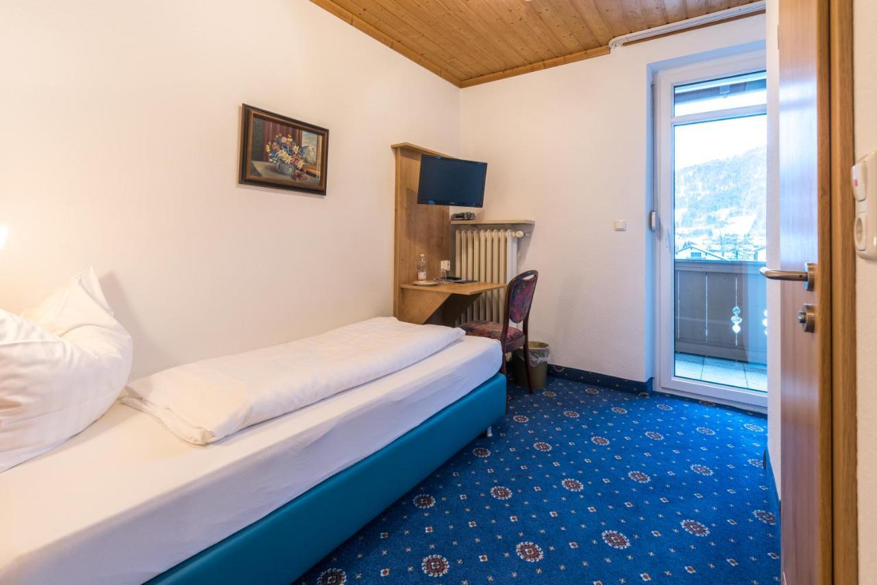 Hotel Garni Almenrausch Und Edelweiss การ์มิช-พาร์เทนเคียร์เชน ภายนอก รูปภาพ