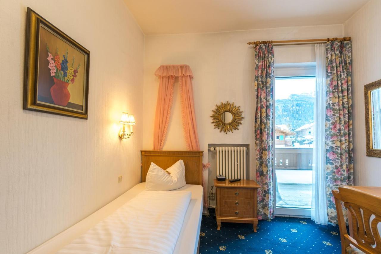 Hotel Garni Almenrausch Und Edelweiss การ์มิช-พาร์เทนเคียร์เชน ภายนอก รูปภาพ