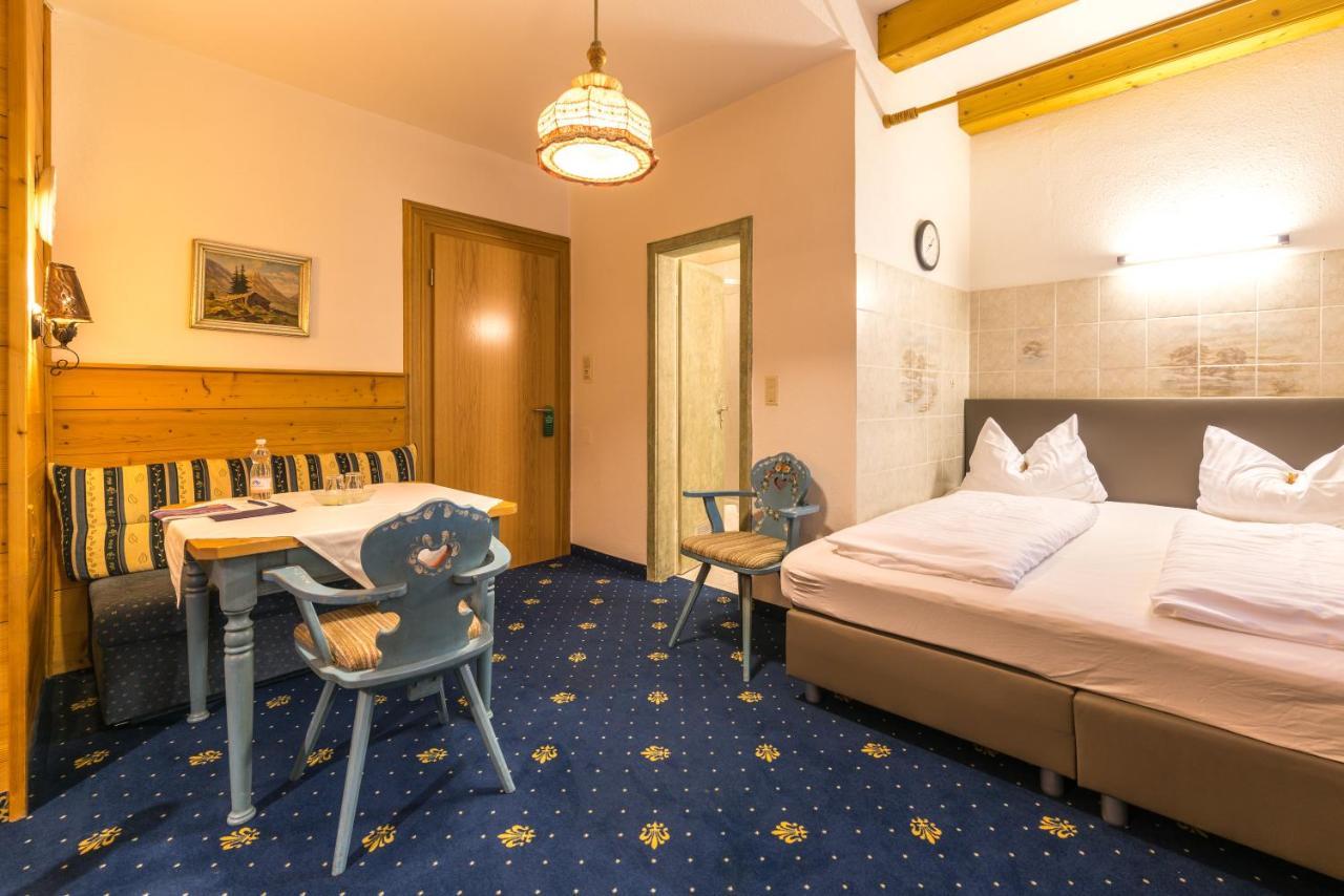 Hotel Garni Almenrausch Und Edelweiss การ์มิช-พาร์เทนเคียร์เชน ภายนอก รูปภาพ