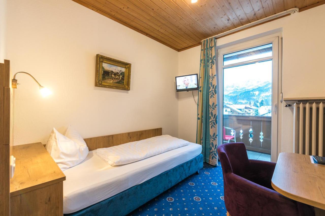 Hotel Garni Almenrausch Und Edelweiss การ์มิช-พาร์เทนเคียร์เชน ภายนอก รูปภาพ