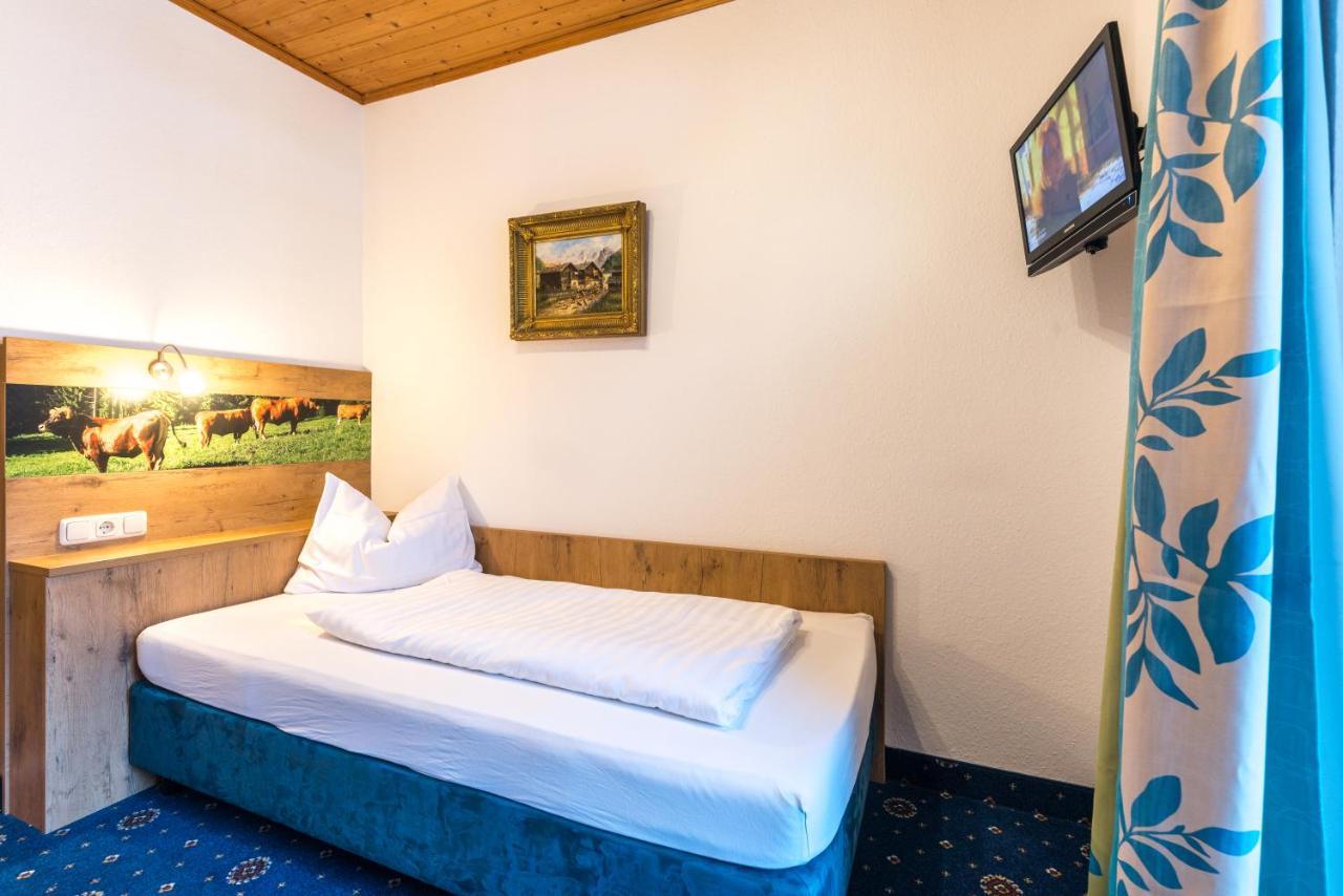 Hotel Garni Almenrausch Und Edelweiss การ์มิช-พาร์เทนเคียร์เชน ภายนอก รูปภาพ