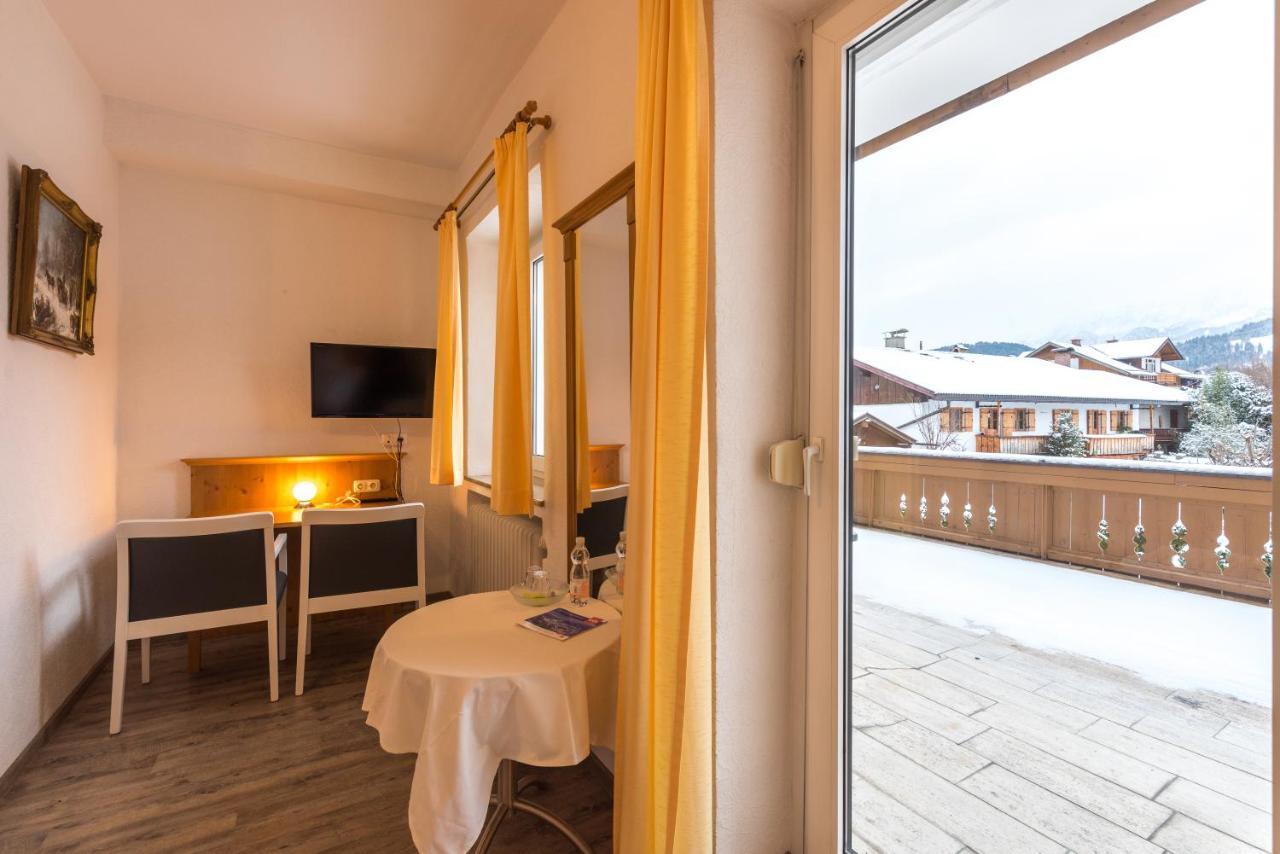 Hotel Garni Almenrausch Und Edelweiss การ์มิช-พาร์เทนเคียร์เชน ภายนอก รูปภาพ