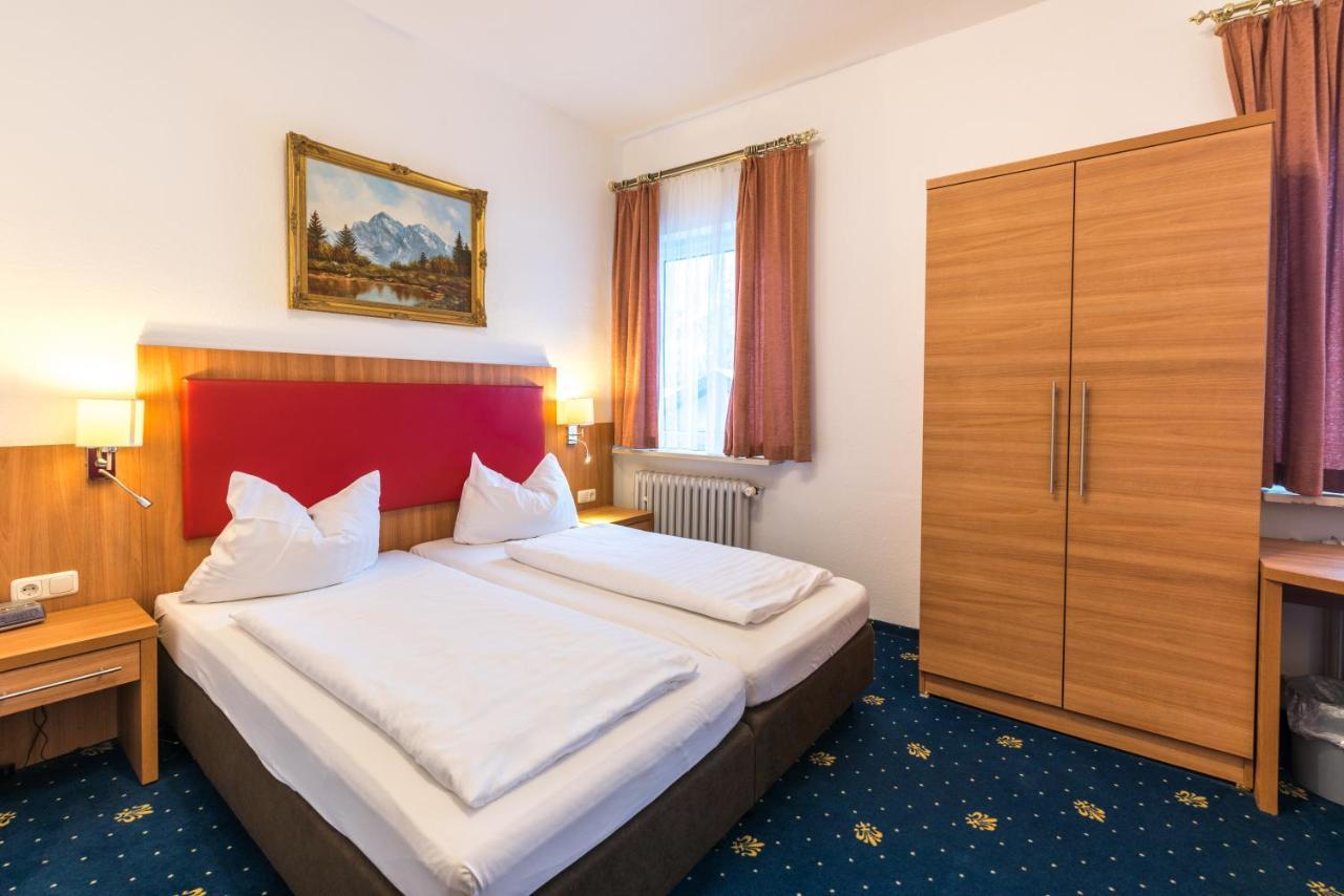 Hotel Garni Almenrausch Und Edelweiss การ์มิช-พาร์เทนเคียร์เชน ภายนอก รูปภาพ