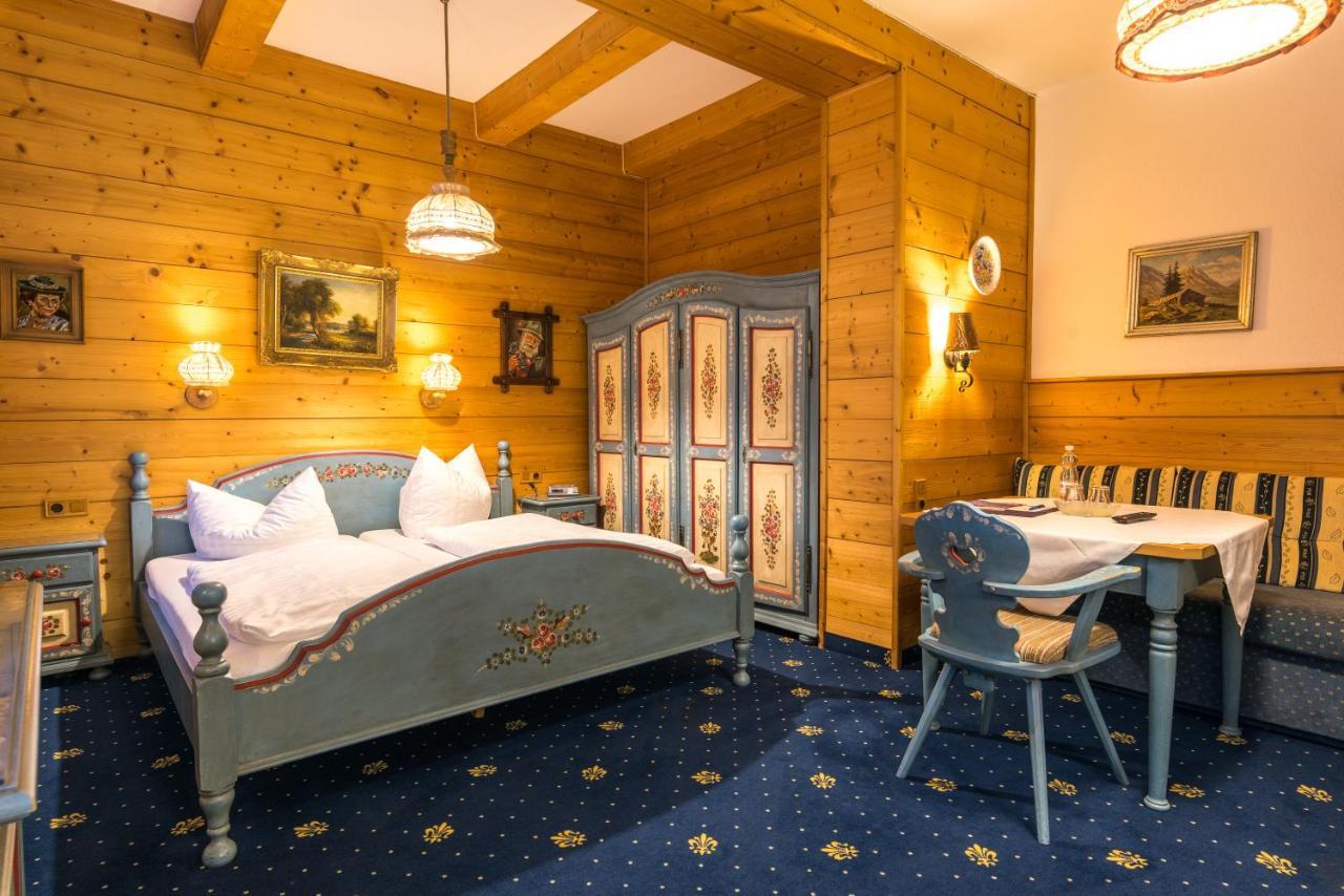 Hotel Garni Almenrausch Und Edelweiss การ์มิช-พาร์เทนเคียร์เชน ภายนอก รูปภาพ