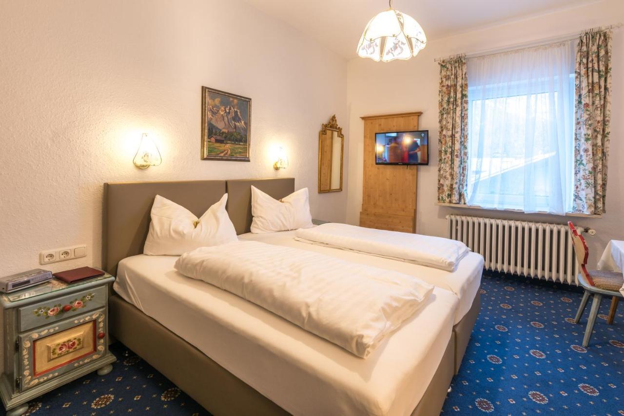 Hotel Garni Almenrausch Und Edelweiss การ์มิช-พาร์เทนเคียร์เชน ภายนอก รูปภาพ