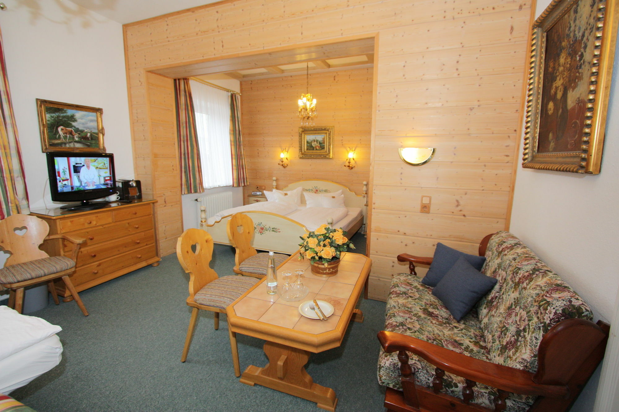 Hotel Garni Almenrausch Und Edelweiss การ์มิช-พาร์เทนเคียร์เชน ภายนอก รูปภาพ